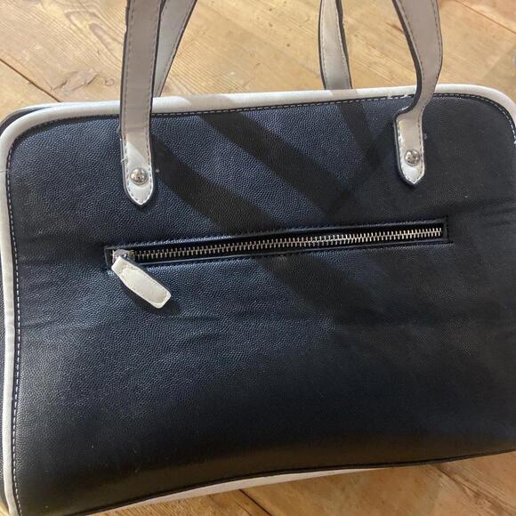 Adrienne Vittadini Black And White Handbag - Picture 6 of 9